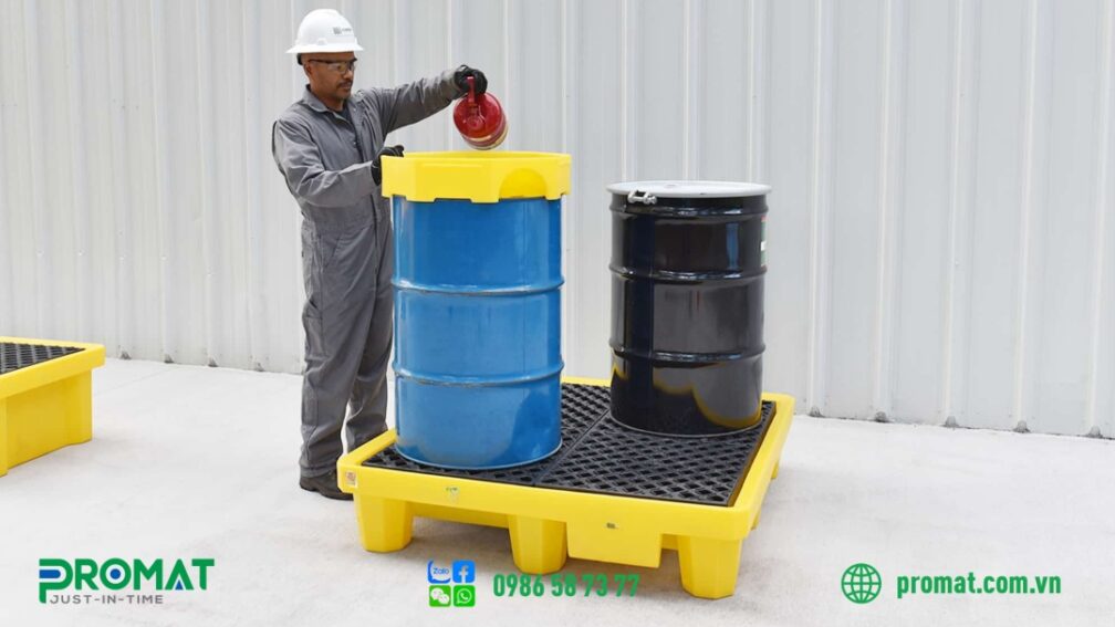 ung-dung-cua-pallet-nhua-chong-tran-trong-nha-may-kho-hoa-chat-va-phong-thi-nghiem
