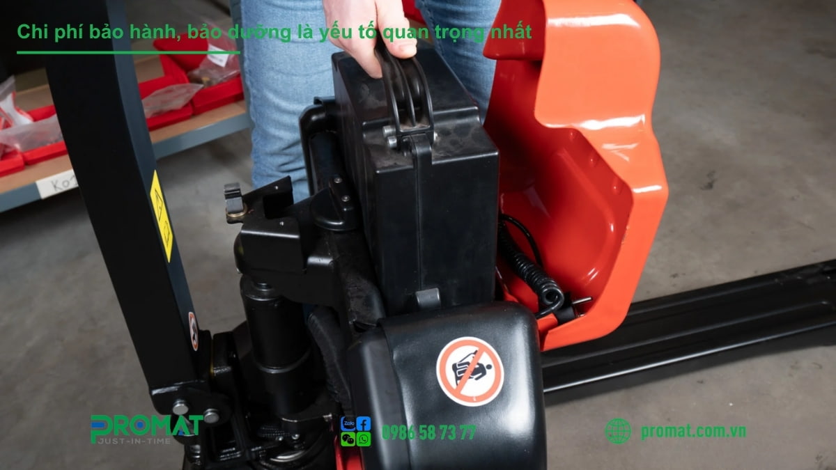Tiêu Chí Và Ứng Dụng Của Xe Nâng Tay 1.5 Tấn 2 Chi phí bảo trì và giá thành là yếu tố quan trọng khi mua xe nâng tay